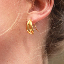 Indlæs billede til gallerivisning Smukke dansk designede øreringe i forgyldt sølv. ParisAnytime
